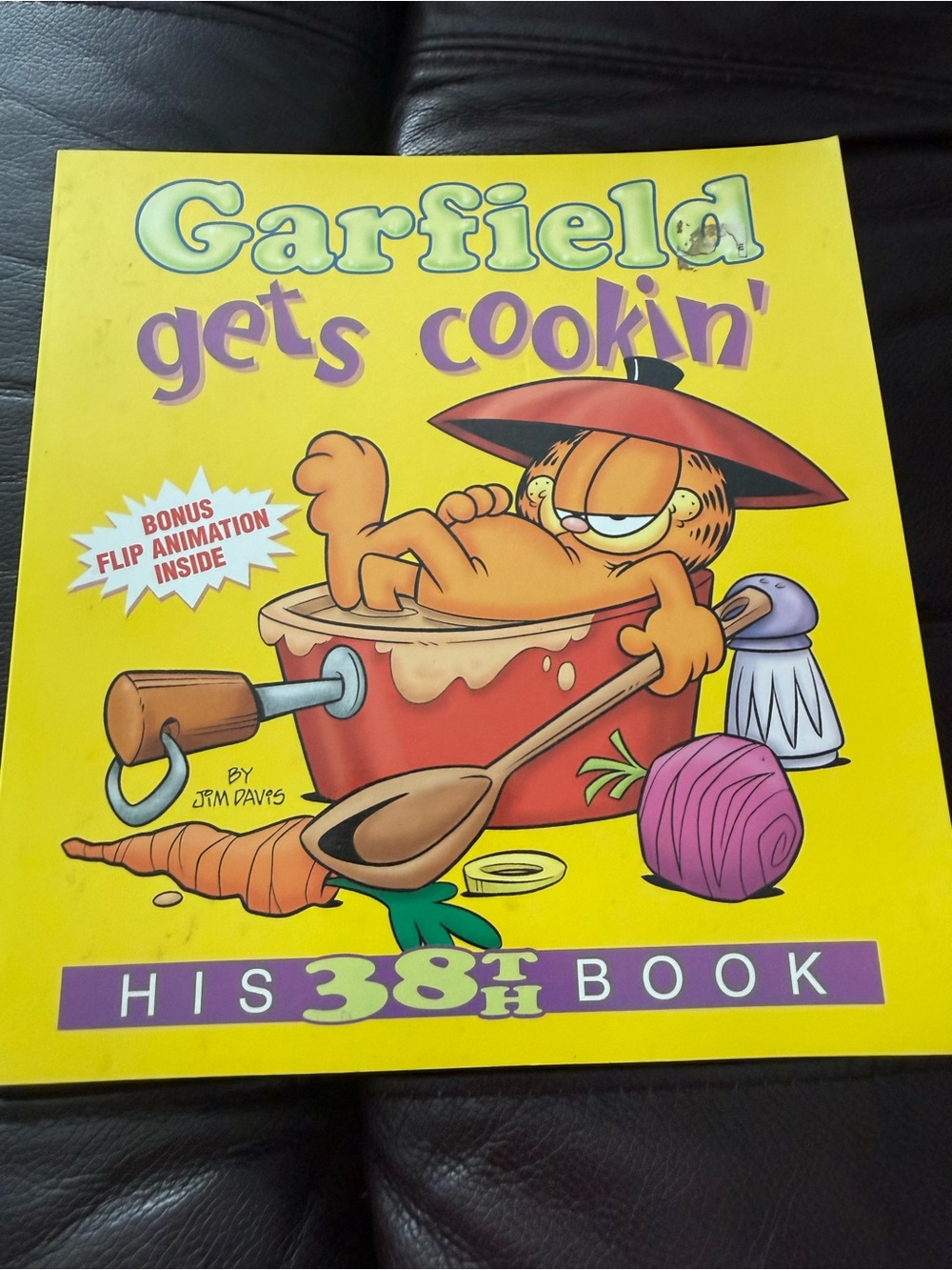 Garfield Gets Cookin' Yellow Book - 2001